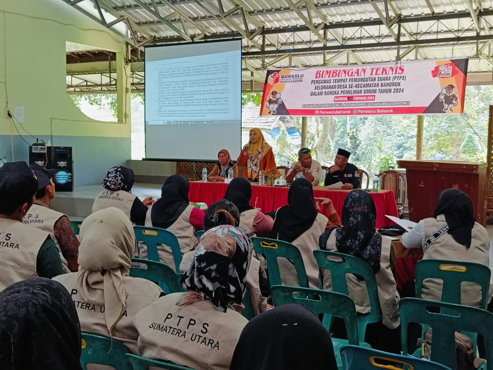 ibu rikas sari mengisi materi BIMTEK PTPS Kecamatan Bahorok